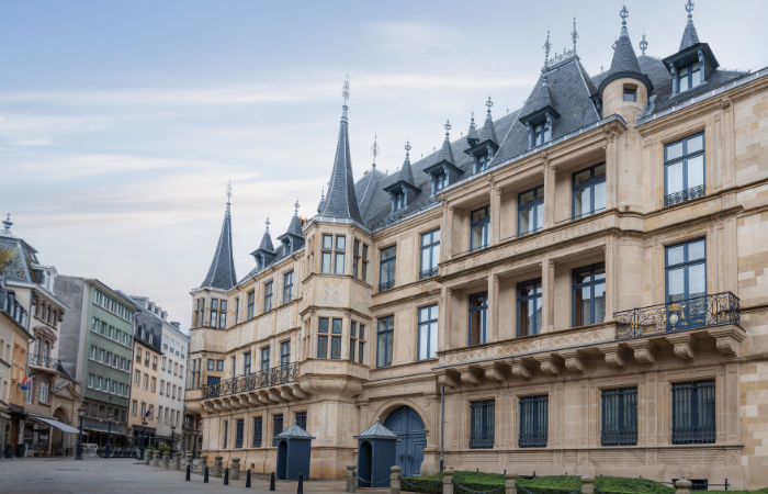 Explainer: ‘લક્ઝમબર્ગ’ની સુખાકારીનું રહસ્ય, જાણો એક સમયે જ્યાં કોઈને રહેવું ન હતું, ત્યાં રહેવા માટે આજે ધનવાનો આતુર કેમ છે 3 - image