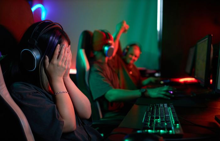 Gujarat Cyber Crime busts rs 2 cr Instagram gaming app fraud 7 arrested