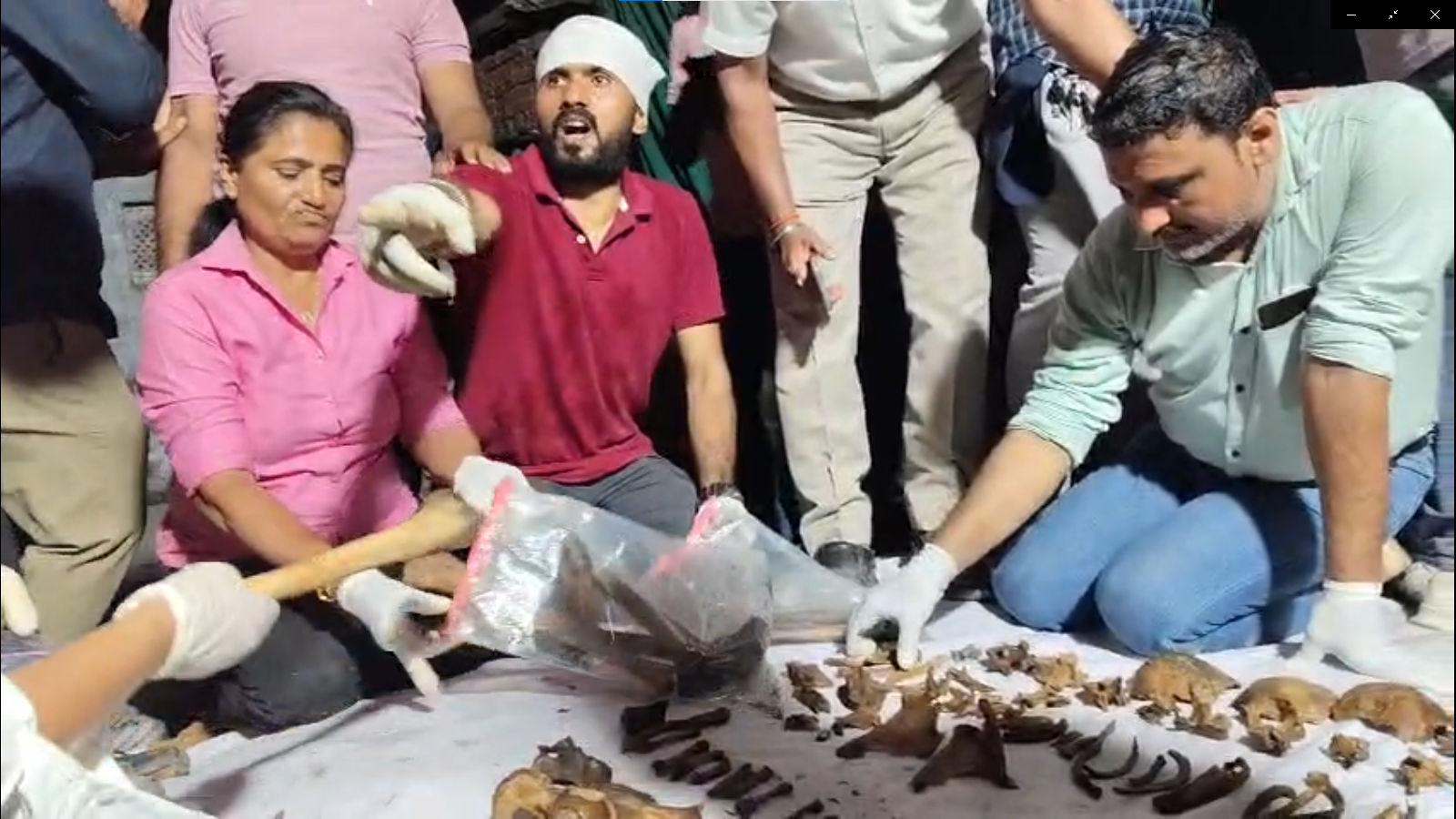 મૃતકની આત્માએ અપાવ્યો ન્યાય? અમદાવાદમાં 34 વર્ષ બાદ ઉકેલાયો હત્યાનો કેસ, ઘરમાં 20 ફૂટ ઊંડે મળ્યું હાડપિંજર 2 - image