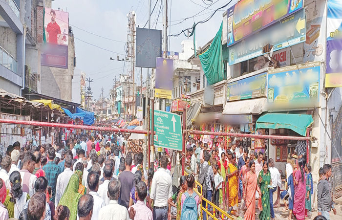 ડાકોરમાં કાર્તિકી પૂર્ણિમાએ 5.25 લાખ શ્રદ્ધાળુઓએ રણછોડરાયના દર્શન કર્યા 1 - image