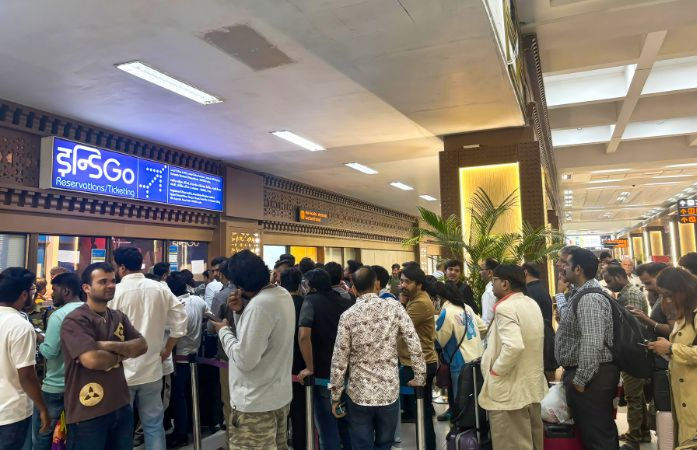 ઈન્ડિગો સંકટ વચ્ચે રેલવે વિભાગનો મોટો નિર્ણય, સાબરમતી-દિલ્હી વચ્ચે દોડશે સ્પેશિયલ ટ્રેન 1 - image