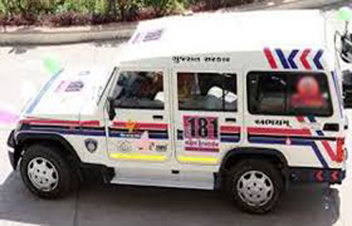 ધોળકામાં ભૂલા પડેલા વૃદ્ધાને અભયમે પરિવાર સાથે મિલન કરાવ્યું 1 - image