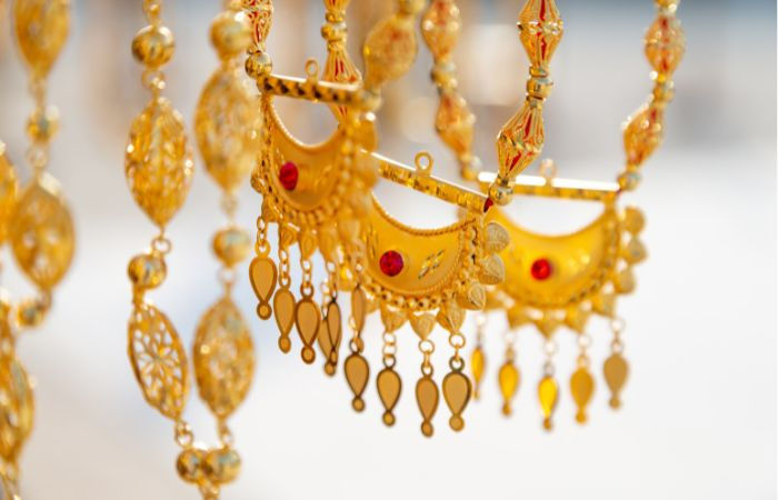 જાણો દાગીના મોંઘા થવાનું અસલ કારણ, મેકિંગ ચાર્જ ઝીરો બતાવીને ગ્રાહકોને છેતરવાનો કારસો 3 - image