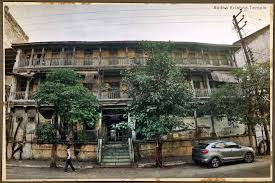 માંડવી સેન્ટ્રલ લાયબ્રેરી સામે ૧૫૦થી પણ વધુ વર્ષ જૂના રાધા વલ્લભ મંદિરનું નવીનીકરણ માટેનું છેલ્લા ત્રણ વર્ષથી અટવાતું કામ 1 - image