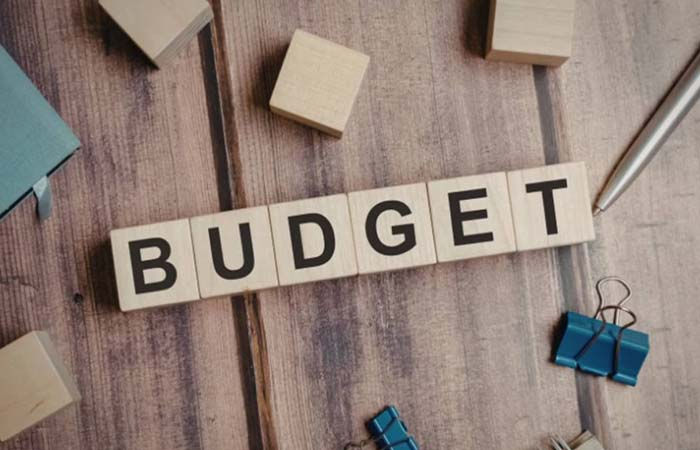 સુરત: શનિવારે મોડી સાંજે ICCCમાં અધિકારીઓ સાથે બજેટની રિવ્યુ બેઠક થઈ 1 - image