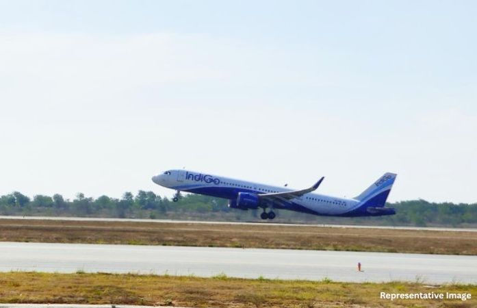 કુવૈતથી દિલ્હી જતી ફ્લાઇટને બોમ્બથી ઉડાવી દેવાની ધમકી, અમદાવાદમાં ઇમરજન્સી લેન્ડિંગ 1 - image