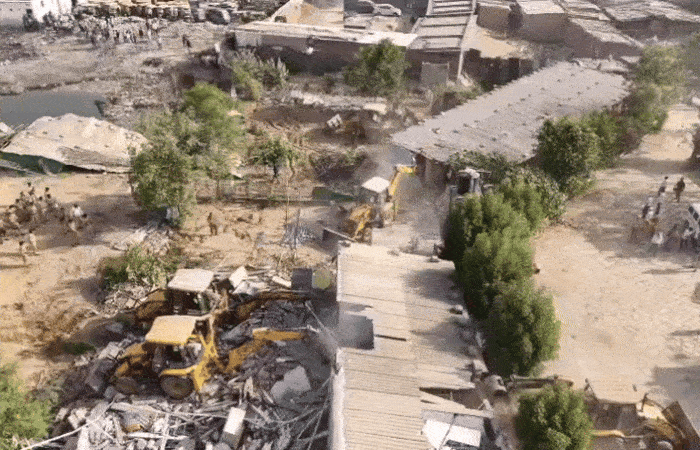 2000 cops, 50 bulldozers, 50 dumpers: Ahmedabad's Chandola Lake area razed  in crackdown on illegal Bangladeshis | Bulldozer action at Ahmedabad's Chandola  lake amid crackdown on illegal Bangladeshi immigrants - Gujarat Samachar
