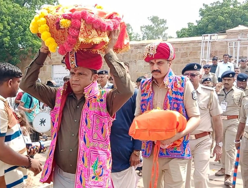 વિશ્વ વિખ્યાત તરણેતરનો મેળો રંગેચંગે સંપન્ન, પોલીસ અને વહીવટી તંત્રએ ચડાવી ધજા 3 - image