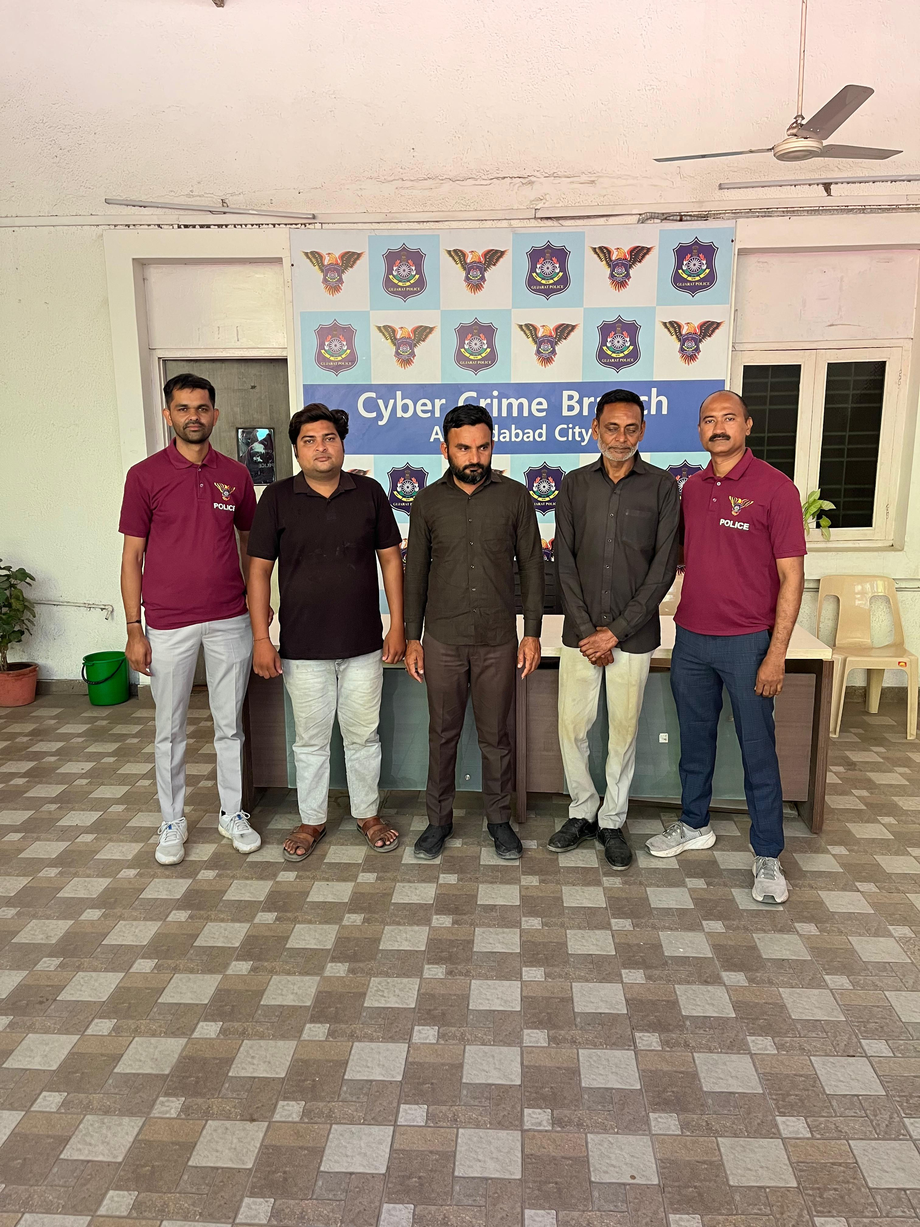 સાયબર ક્રાઇમના ત્રણ ગુનાઓમાં સંડોવાયેલા પાંચ આરોપીઓ ઝડપાયા 3 - image