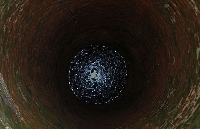 દાહોદના વડભેટ ગામે કૌટુંબિક કંકાસમાં માતાએ ચાર સંતાનો સાથે કૂવામાં ઝંપલાવ્યું, ત્રણ માસૂમ બાળકોના મોતથી અરેરાટી 1 - image