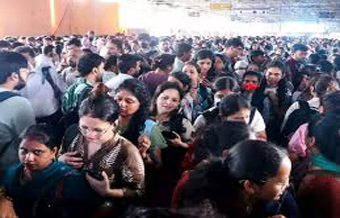 ઘાટકોપર વર્સોવા મેટ્રોમાં વર્કિગ ડે એ જ ગો સ્લોઃ સ્ટેશનો પર અંધાધૂંધી 1 - image