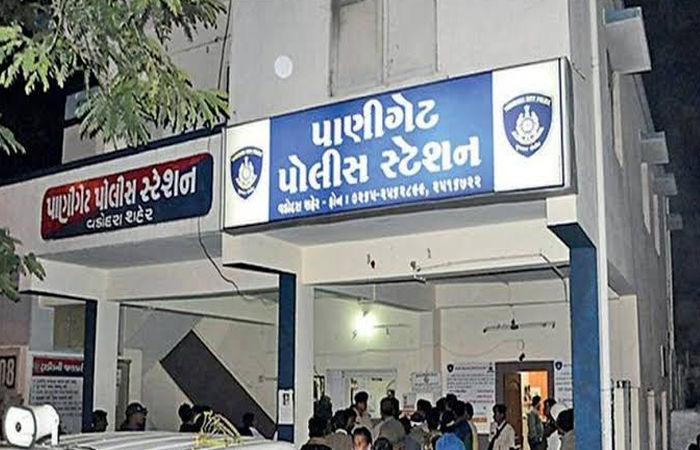 વડોદરાના રાજરાણી તળાવ પાસે ગાંજાનું વેચાણ કરતા કેરીયર ઝડપાયો 1 - image