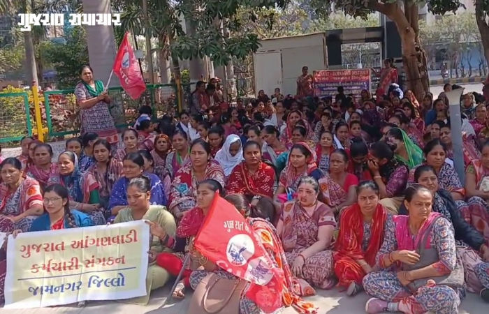 જામનગરમાં આંગણવાડીની બહેનો દ્વારા પગાર વધારા સહિતની 14 માંગણીઓ લાંબા સમયથી પડતર હોવાથી ઉગ્ર વિરોધ પ્રદર્શન કરાયું 1 - image