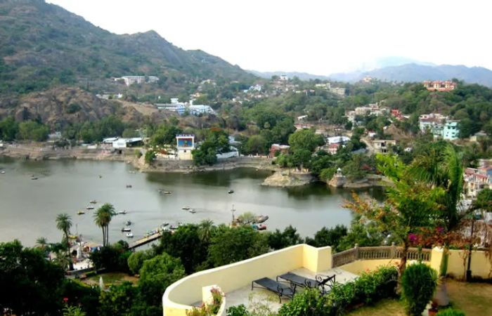Gujarati tourists in Mount Abu Jaisalmer start returning following Indo Pak conflict