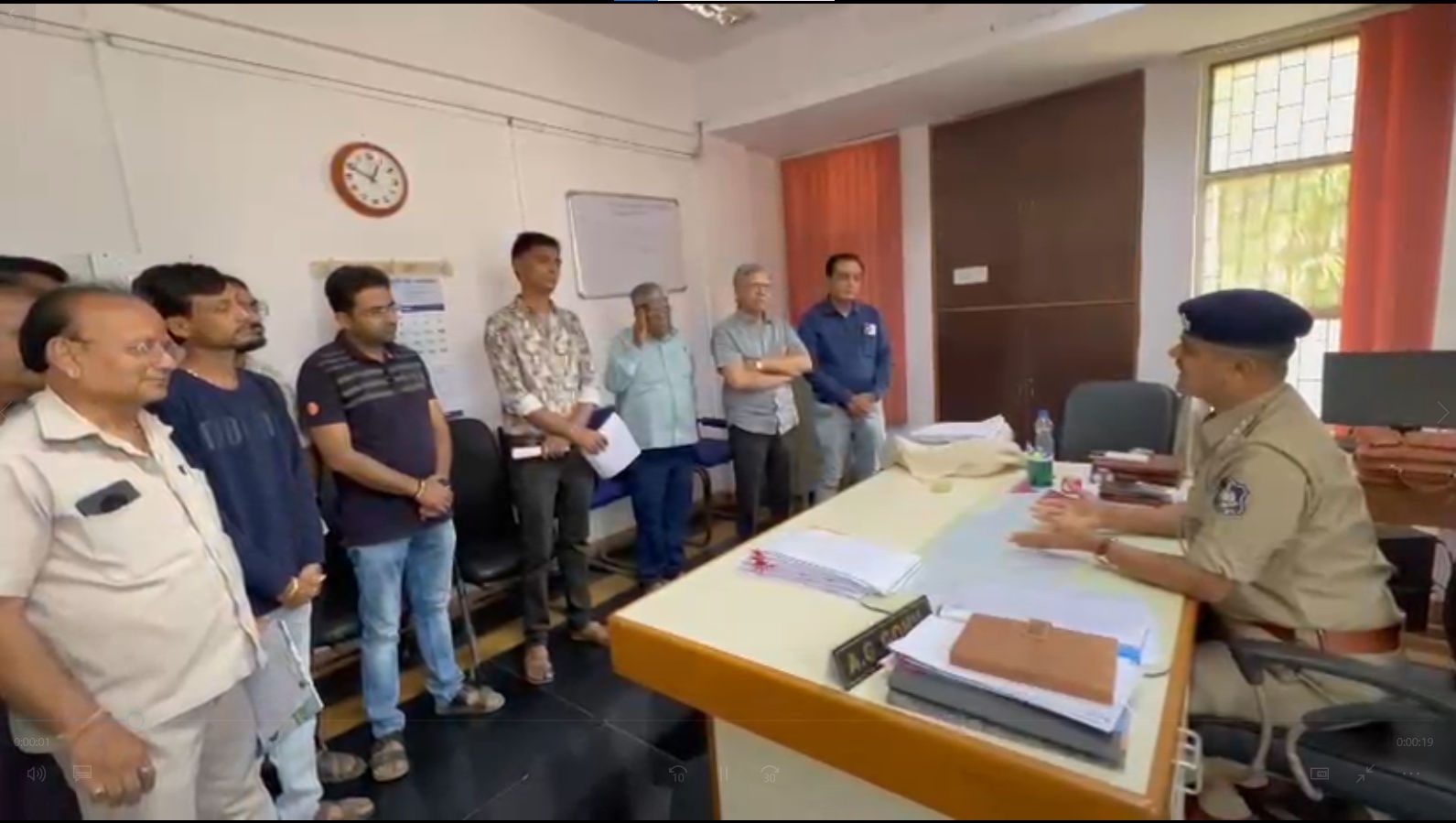 મોરબીમાં ઓવરટેક બાબતે સોની યુવકની હત્યાના પડઘા સૌરાષ્ટ્રમાં પડ્યા, સુવર્ણકાર સંઘે આવેદનપત્ર પાઠવ્યા 2 - image