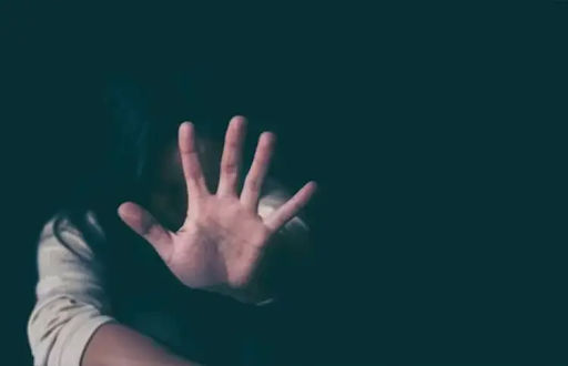 વાલીઓ ચેતજો! 4 વર્ષની બાળકી સાથે સ્કૂલ વાનમાં દુષ્કર્મ, લખનઉમાં શરમજનક ઘટના 1 - image