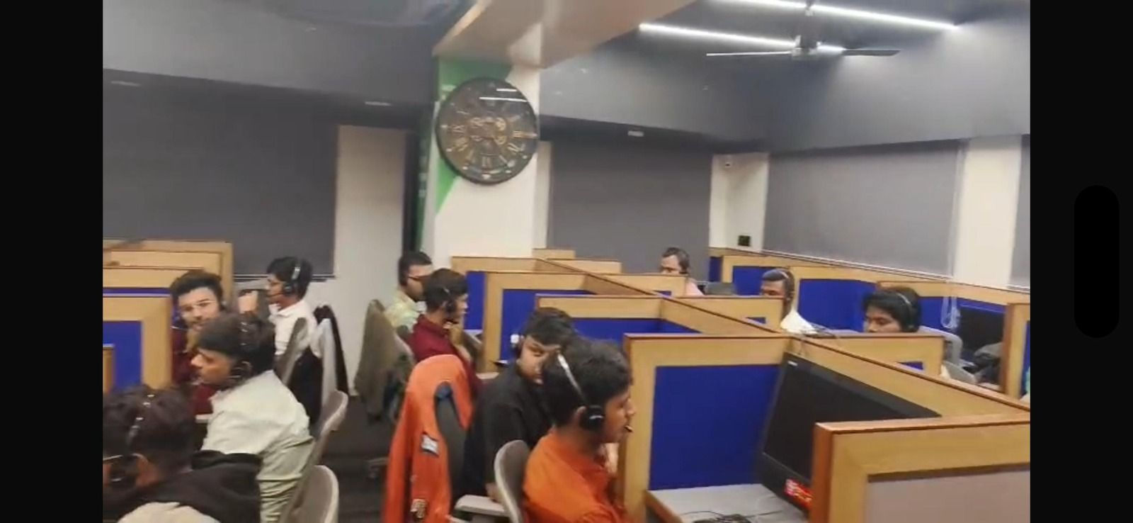 અમેરિકામાં દવા મોકલવાના બહાને ઠગાઈનું કોલ સેન્ટર ચલાવતા 24 પકડાયા, નવરંગપુરા પોલીસના દરોડા 3 - image