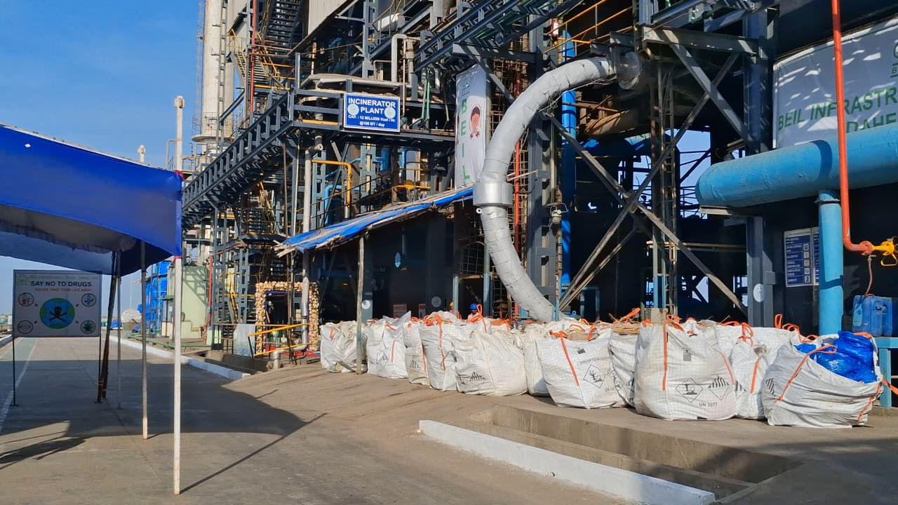 પંચામહલમાં એસઓજીની મોટી કાર્યવાહી, કુલ 40 કેસોમાં પકડાયેલા 500 કિલોથી વધુની માદક દ્રવ્યોનો નાશ કર્યો - છબી - છબી