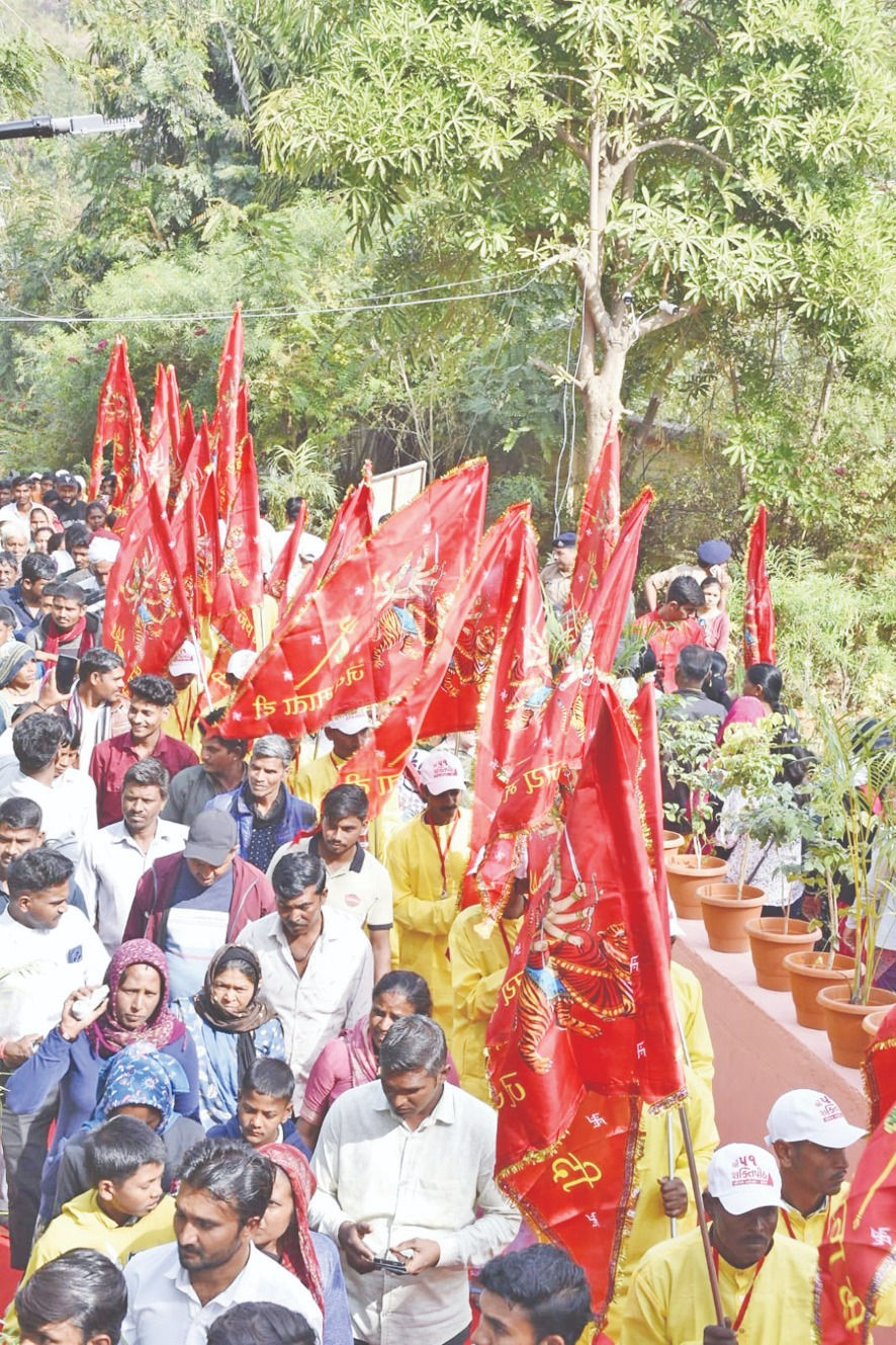 અંબાજીમાં 51 શક્તિપીઠ પરિક્રમા મહોત્સવ: પહેલા દિવસે 1 લાખથી વધુ માઈભક્તો ઉમટ્યા 6 - image