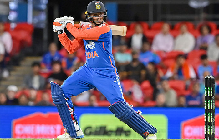 વર્લ્ડ રેકોર્ડ : અભિષેક શર્મા T20I માં પહેલા બોલે 3 વખત છગ્ગો મારનાર દુનિયાનો પ્રથમ ક્રિકેટર બન્યો 1 - image