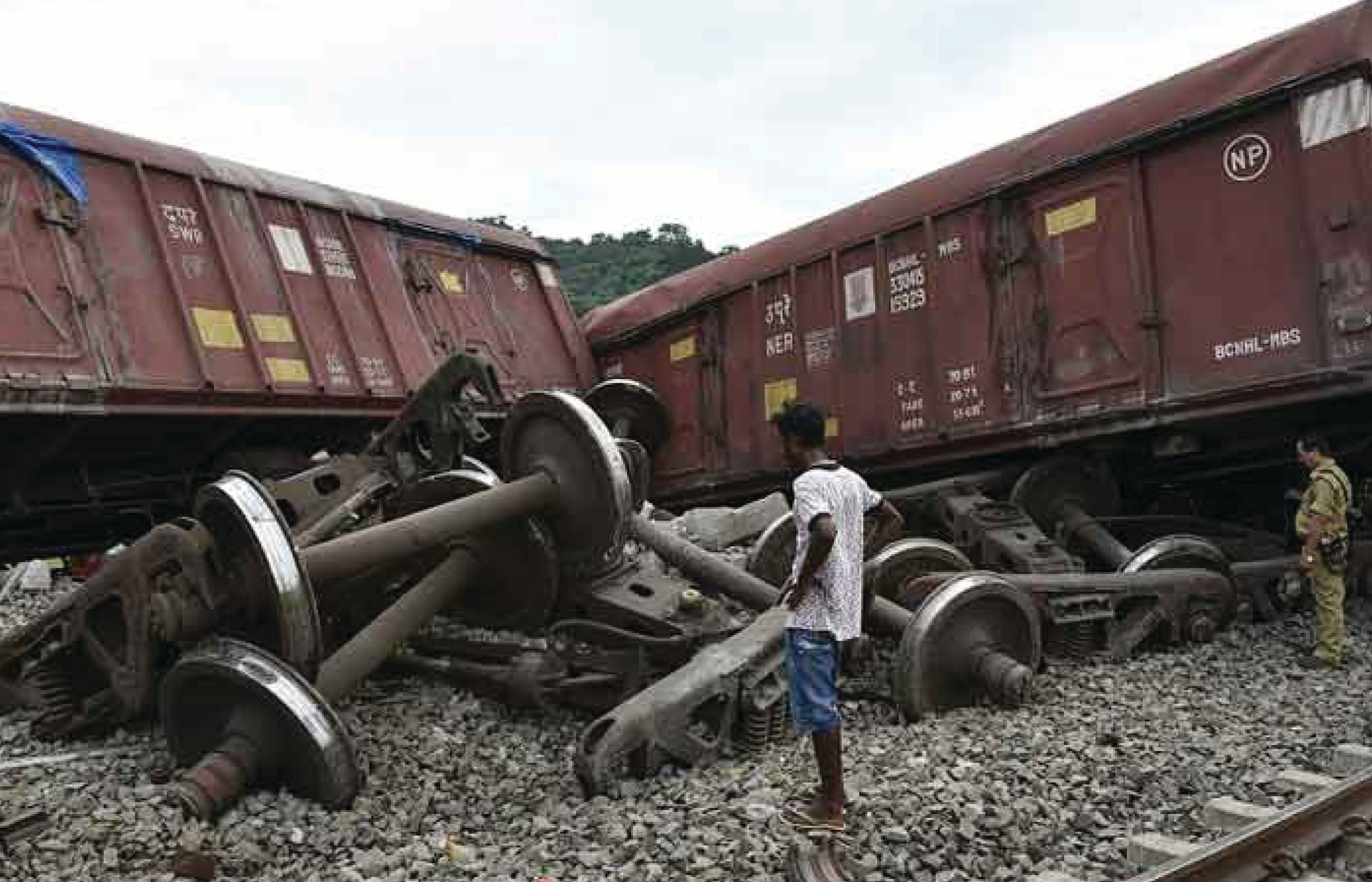 વધુ એક ટ્રેન ટુર્ઘટના : આસામમાં માલગાડી પાટા પરથી ખડી પડી, 20 ડબ્બા ઉથડી પડ્યા 1 - image
