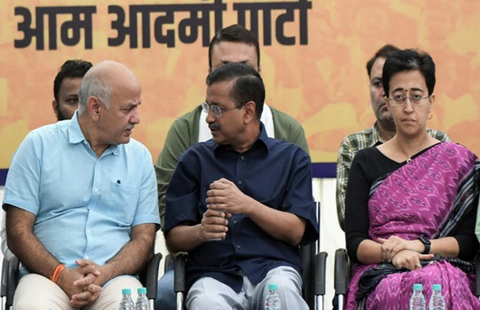 રોમાંચક મોડ પર દિલ્હીની ચૂંટણી, કેજરીવાલ-સિસોદિયા માટે ભાજપ-કોંગ્રેસે પાથરી જાળ 1 - image