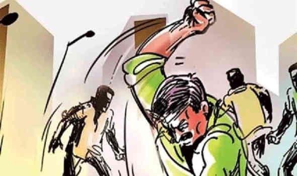 કઠવાડામાં તું અહિનો દાદા છે કહીને  ચાકુના ઘા મારતા યુવક સારવાર હેઠળ 1 - image