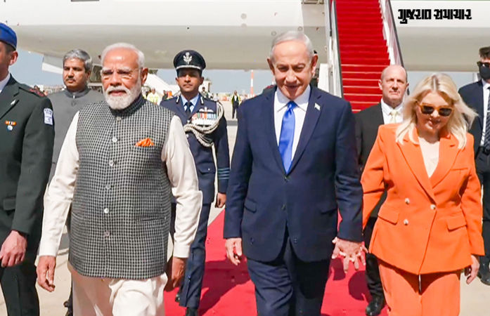 VIDEO: ઈઝરાયલમાં PM મોદીનું રેડ કાર્પેટ સ્વાગત, નેતન્યાહૂ ભેટી પડ્યા, ગાર્ડ ઑફ ઓનર અપાયું 1 - image