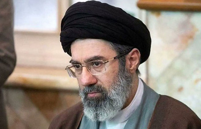 ઘાયલ ચહેરો અને કપાયેલો પગ... ઈરાનના સુપ્રીમ લીડર મોજતબા ખામેનેઈ અંગે નવો ખુલાસો! 1 - image