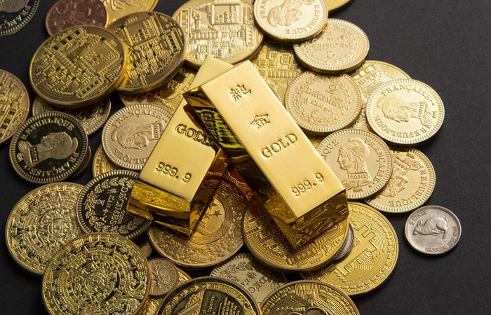 Gold Prices: અમદાવાદ ખાતે સોનાના ભાવમાં નજીવો ઘટાડો, ચાંદીની કિંમત સ્થિર, જાણો આજના ભાવ 1 - image