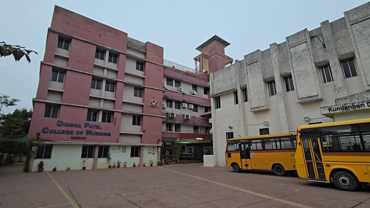 'મેડમ પ્રૂફ વગર બ્લેમ કરે છે', નડિયાદની દિનશા પટેલ નર્સિંગ કોલેજના વિદ્યાર્થીનો આપઘાત, સ્યુસાઇડ નોટમાં વ્યક્ત કરી વેદના 3 - image