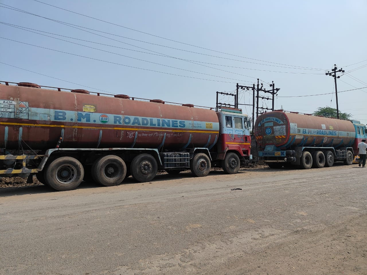હજીરા એનટીપીસી બ્રિજ પાસે ટેન્કરમાંથી કેમીકલ ચોરી કરતા બે ડ્રાઇવર પકડાયા 2 - image