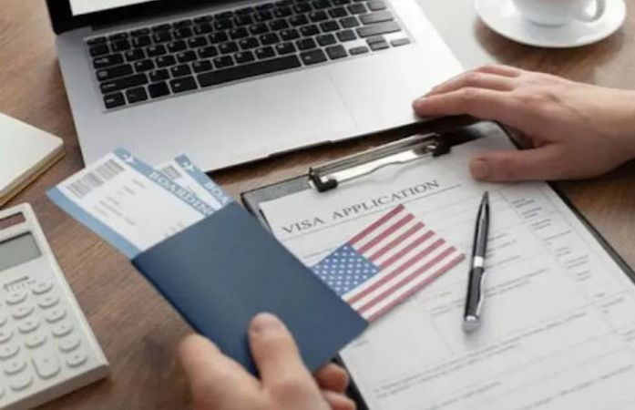 અમેરિકામાં ભારતના યાત્રી કેટલાં દિવસ રોકાઈ શકે? દૂતાવાસે કરી સ્પષ્ટતા, વિઝાના ભરોસે ના બેસતાં! 1 - image