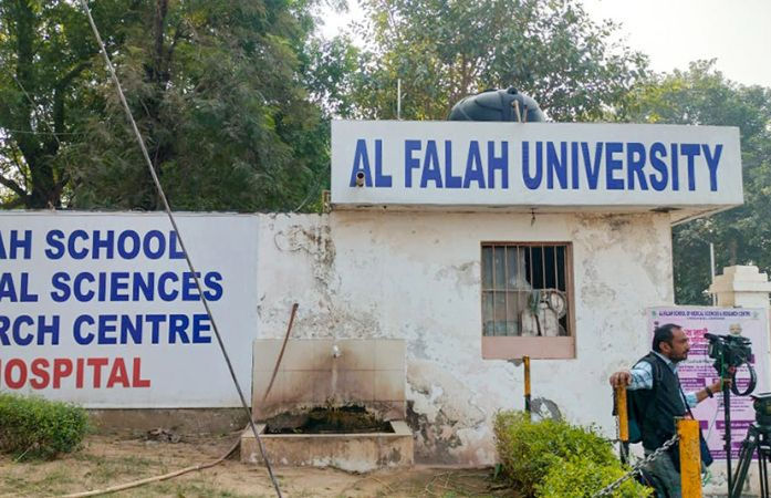 દિલ્હી બ્લાસ્ટ કેસમાં તપાસ તેજ, અલ-ફલાહ યુનિવર્સિટીના 200 ડૉક્ટર-સ્ટાફ રડારમાં, લોકરોની તપાસ શરુ 1 - image