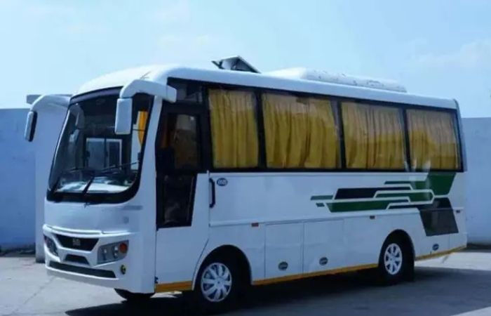 Traffic police crackdown on illegally parked luxury buses in Memnagar