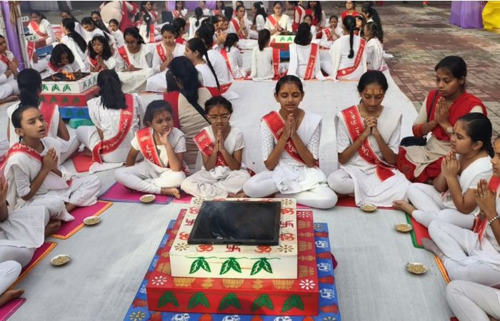 બીએપીએસ સ્વામિનારાયણ સંસ્થાના 15,666 બાળકોએ ‘સત્સંગ દીક્ષા’ ગ્રંથના 315 શ્લોકના મુખપાઠ કરી રચ્યો ઈતિહાસ 4 - image