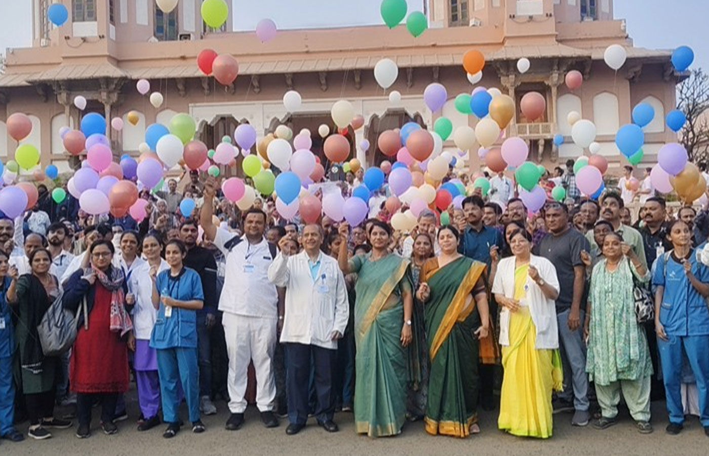 વિશ્વ કેન્સર દિવસની ઉજવણી: અમદાવાદનું GCRI બન્યું દેશનું વિશ્વસનીય કેન્સર સારવાર કેન્દ્ર, કેન્સરને માત આપનારા દર્દીઓનું મોમેન્ટો આપી સન્માન 2 - image