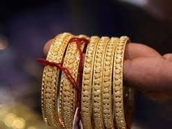 ભરચક લહેરીપુરા ગેટ પાસેનો બનાવ દાન આપવાના નામે બે ગઠિયાઓએ વૃધ્ધાની બે બંગડીઓ સેરવી લીધી 1 - image