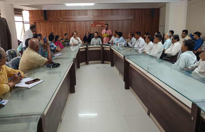 સુરેન્દ્રનગર જિલ્લામાં પોલીસ એક્શન મોડમાં, જાહેર સ્થળ પર ચેકિંગ હાથ ધર્યું 1 - image