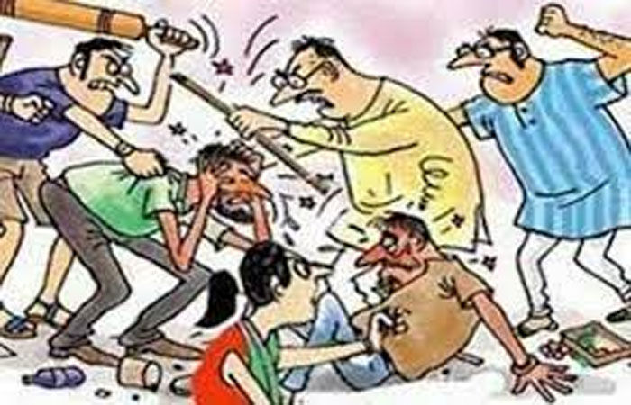 મહુધામાં અગાઉના ઝઘડાની અદાવતમાં 2 પરિવારો વચ્ચે મારામારી : 4 ને ઇજા | Fight  between 2 families in Mahudha over previous feud: 4 injured - Gujarat  Samachar