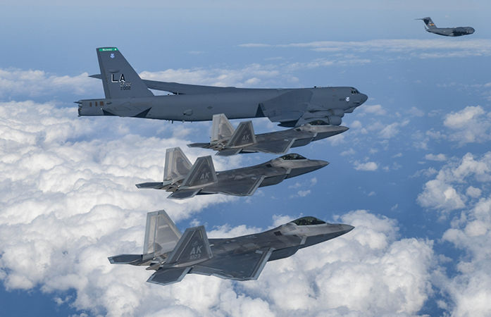 ચીનના 'નો એન્ટ્રી ઝોન' માં ઘૂસ્યા અમેરિકન ફાઈટર જેટ, અકળાયેલા ડ્રેગને આકાશમાં ઉતારી ફોર્સ 1 - image