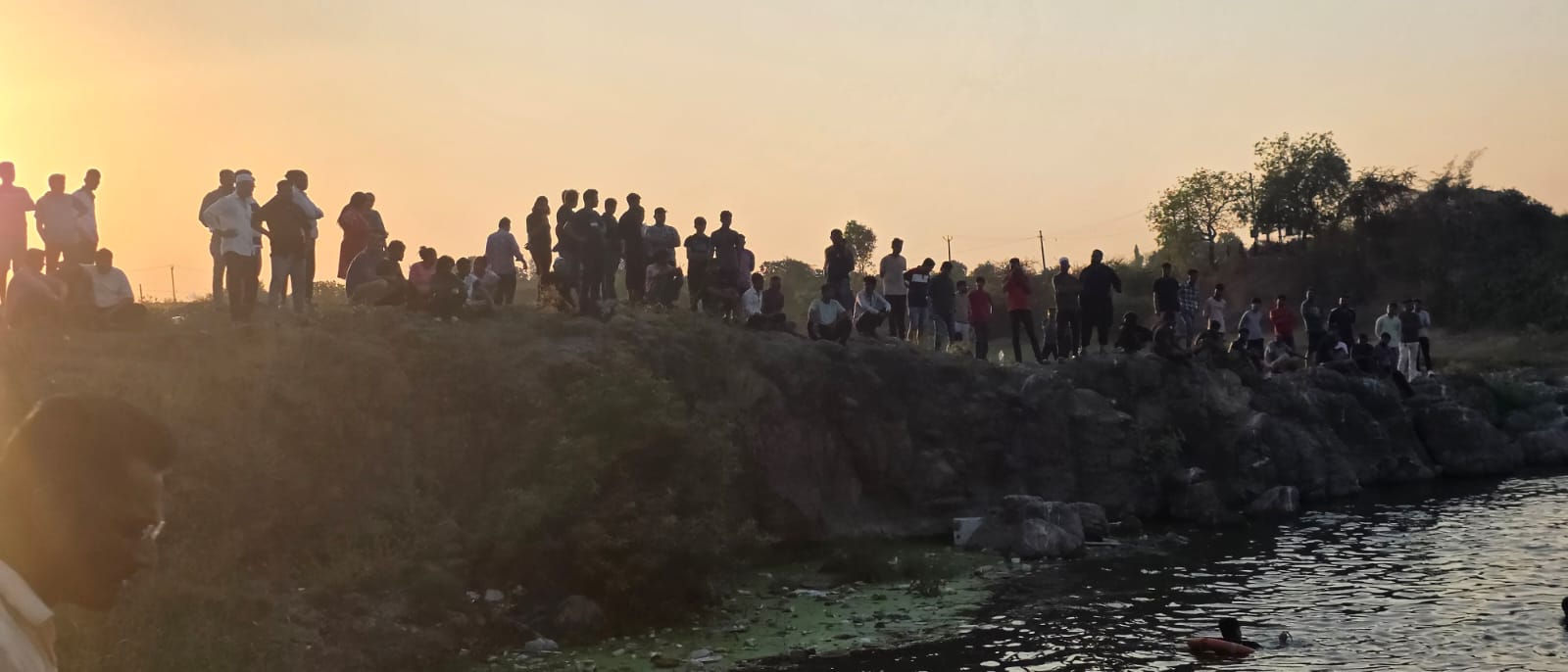 ધૂળેટીના પર્વે માતમ! અમદાવાદની સાબરમતી નદીમાં નાહવા પડેલા 4 યુવકોના ડૂબી જતા મોત, ગુજરાતમાં 20થી વધુના જીવ ગયા 3 - image