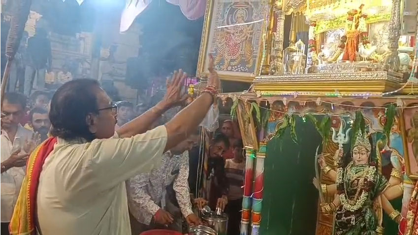 નવરાત્રિમાં જાતર ભવાઈ દ્વારા આદ્યશક્તિની ભકિત, ઝાલાવાડના લીલાપુરે જાળવી રાખી 125 વર્ષ જૂની આધ્યાત્મિક પરંપરા 3 - image