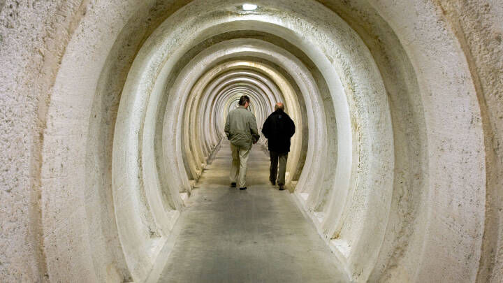 જમીનથી 60 મીટર નીચે શીતયુધ્ધના સમયનું  પરમાણુ બંકર બન્યું મ્યુઝિયમ, સુવિધા જોઇને ચોંકી જશો 2 - image