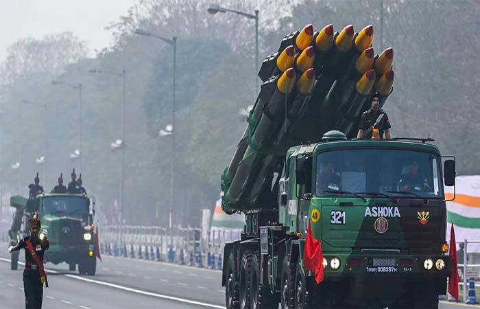 ચીન સાથે વિવાદ વચ્ચે દેશની રક્ષા માટે 6.81 લાખ કરોડ, 9.52 ટકાનો વધારો 1 - image