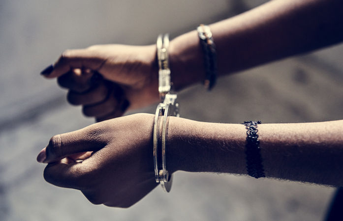 જામનગરના હત્યા કેસમાં આજીવન કેદની સજા પામેલો આરોપી પેરોલ જમ્પ કરીને ફરાર થઈ ગયા બાદ પોલીસના હાથે ઝડપાયો 1 - image