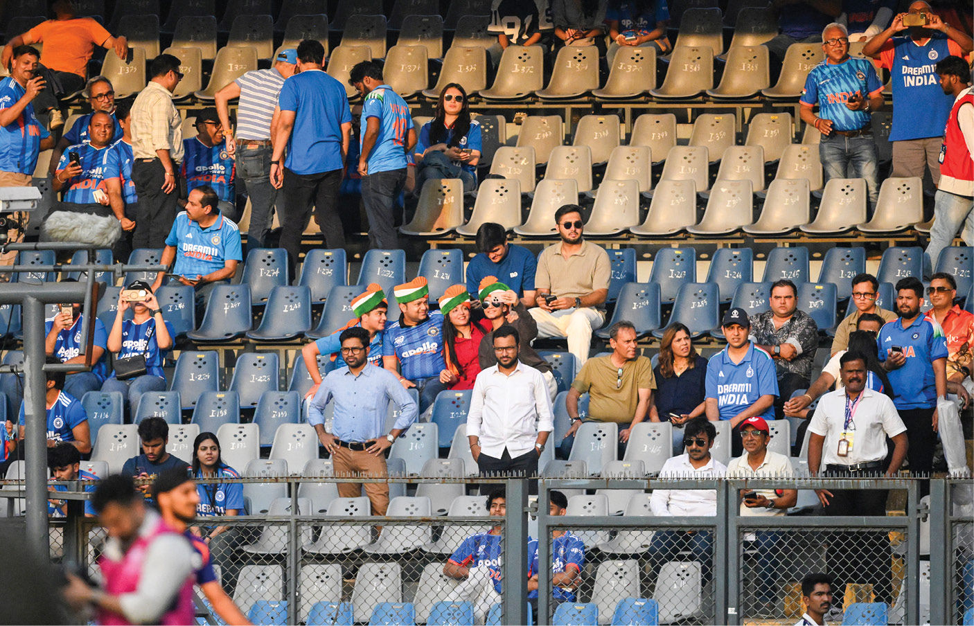 IND vs ENG Semi-Final LIVE : ભારતની છઠ્ઠી વિકેટ પડી, તિલક વર્મા વિસ્ફોટ બેટિંગ કરી આઉટ, સ્કોર 230ને પાર 2 - image