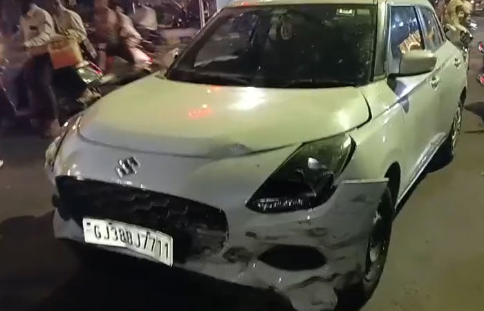 અમદાવાદમાં લાલ દરવાજા નજીક નબીરાઓએ અકસ્માત સર્જ્યો, ભાડે લાવેલી કારથી 3 વાહનોને અડફેટે લીધા 2 - image