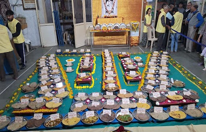 જામનગરના હાપા સ્થિત જલારામ મંદિરે 111 પ્રકારના રોટલાનો અલૌકિક અન્નકુટ મહોત્સવ યોજાયો 2 - image