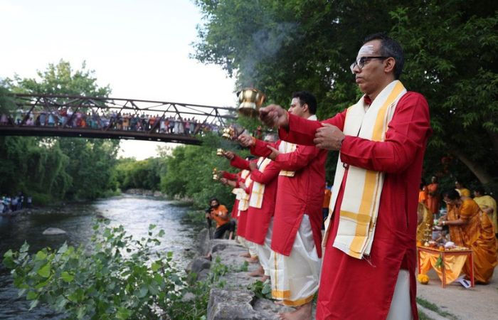 Ganga Aarti in Canada NRIs perform ritual on Canadian riverbank netizens react